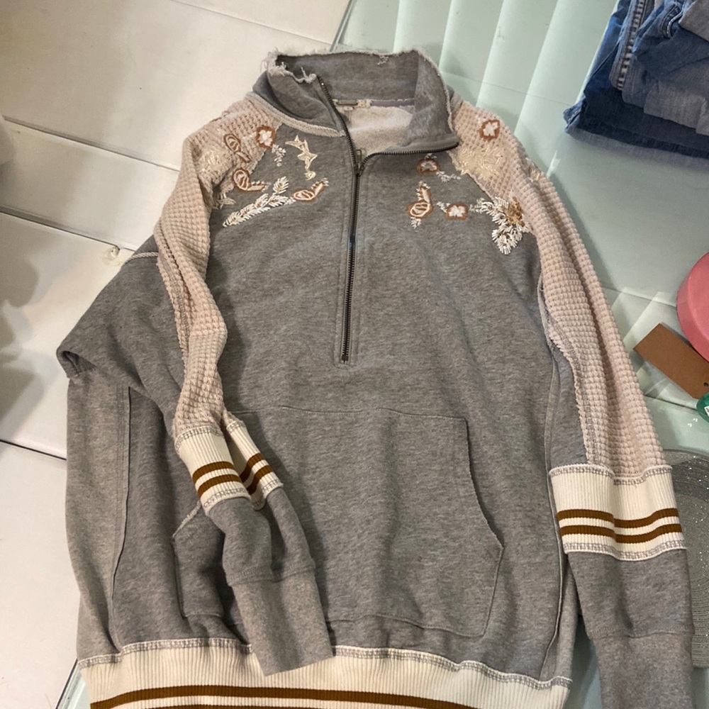 Gimmick sweater from buckle